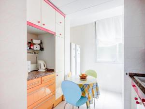 Apartment in Roses near Platja dels Palangrers