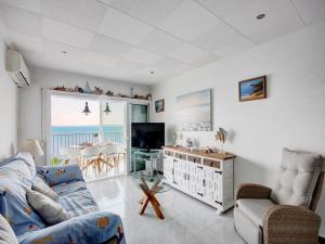 Apartment in Roses near Platja dels Palangrers