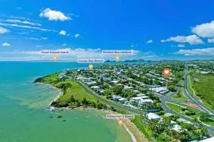 Air-conditioned Cooee Bay Beach House with Wi-Fi - 耶蓬