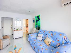 Apartment in Roses near Platja dels Palangrers