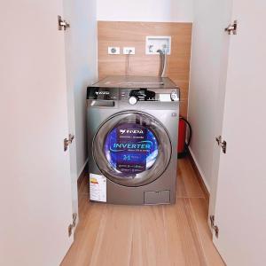 Minimalist Suite in the Tallest Building IQON