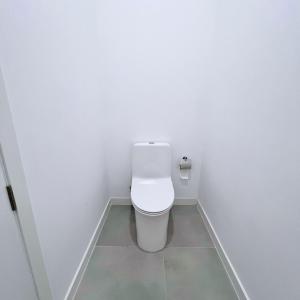 Minimalist Suite in the Tallest Building IQON