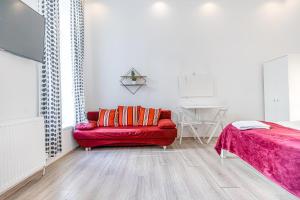 Affordable Apartment 6 Minutes from Lugner City Sleeps 3