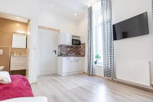 Affordable Apartment 6 Minutes from Lugner City Sleeps 3