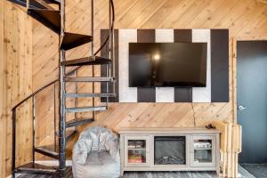 Iron River Retreat with Sauna Walk to Ski Brule!