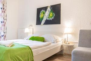 Simple Apt w full kitchen Wiener Stadthalle