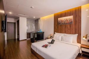 Gold Central Hotel by Haviland
