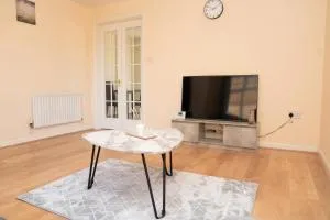 Spacious 3 bedroom house with en-suite Ashford! - 韦尔斯布罗斯