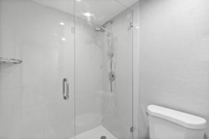 Ocean Front 2beds and 2baths Beach Access and Pool