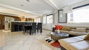 Luxurious 3-Bedroom Apartment in Heart of Cannes