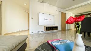 Luxurious 3-Bedroom Apartment in Heart of Cannes