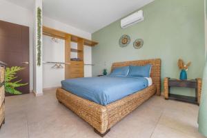 Family House Pool & Lake view 4 Bedrooms