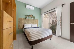 Family House Pool & Lake view 4 Bedrooms