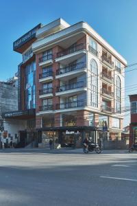 Luminous Apartments & Suites