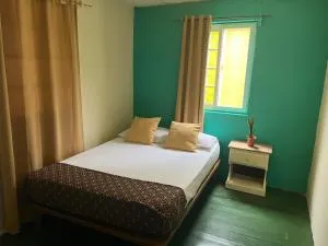 Hostal Cay - Punta Juan Brown