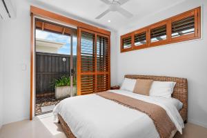 Tranquil Beachside Retreat - Enquire for Long Stay Prices - 3 Bedroom Home