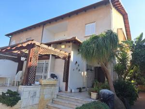 Damesek Eliezer House