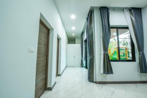 Airport Pool Villa บางเสร่