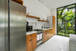 Luxury Escape 6 BR Tropical Private Villa CYN