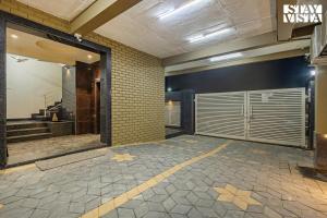 StayVista at Sundale Apartment with Heater & WiFi