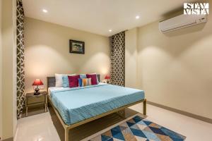 StayVista at Sundale Apartment with Heater & WiFi