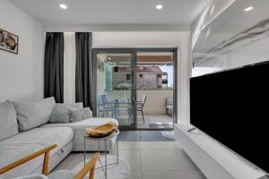 toDalmatia Seafront Apartment