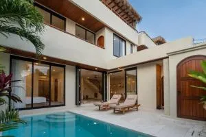 Villa Siena, Luxury 3BR villa with rooftop in Umalas - 乌玛拉斯