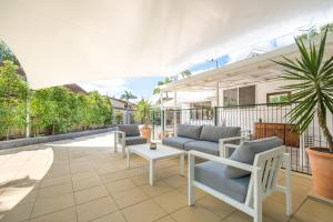 Lovely Home with Pool, Wifi & Short Walk to Beach