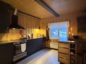 Charming Cabin Near Hallingskarvet Ski Center, Cozy and Inviting!