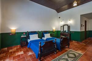 SaffronStays Calamondinn Bungalow - 5BR heritage coffee plantation villa with tours, art & colonial charm in Coorg