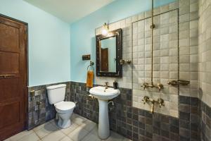 SaffronStays Calamondinn Bungalow - 5BR heritage coffee plantation villa with tours, art & colonial charm in Coorg