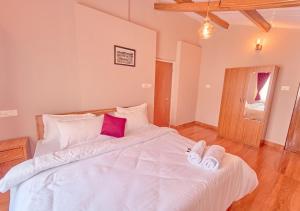 Silver Dale Tea Estate Bungalow Ooty by VOYE HOMES