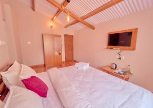 Silver Dale Tea Estate Bungalow Ooty by VOYE HOMES