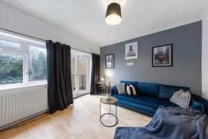Hot Tub Garden Flat - Sleeps 5 - Near Station - WiFi