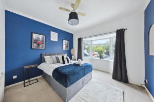 Hot Tub Garden Flat - Sleeps 5 - Near Station - WiFi