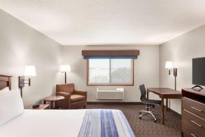 King Room - Mobility Access/Non-Smoking room in AmericInn by Wyndham Fergus Falls Conference Center