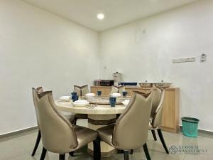 Mount Austin Landed Homestay 16pax Karaoke Jacuzzi BBQ by Stayrene