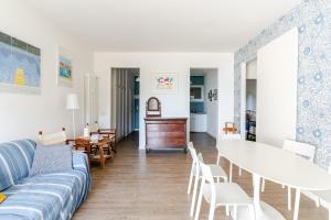 Sea view apartment with private garden