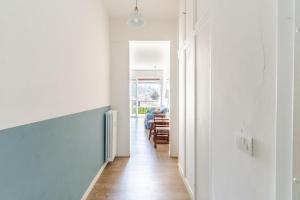 Sea view apartment with private garden