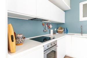 Sea view apartment with private garden