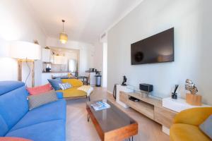 Modern 2-Br Apartment with Balconies 3 Min from Palais des Festivals