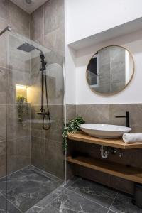 Luxe & Charm Central Grand Suite with 3BEDRM, 3BATHRM