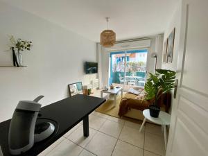 Appartements Appartement T1 Bis avec Piscine a Cambo-les-Bains - 2 pers, Terrasse, Parking Prive - FR-1-495-105 : photos des chambres