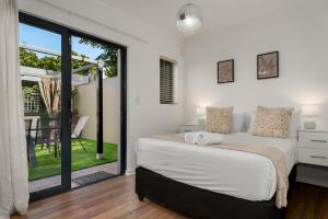 Manhattan Wharfside 207