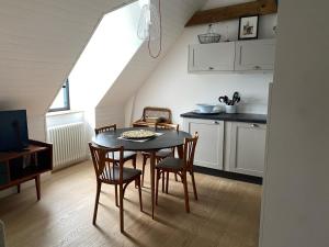 Studio élégant à Sauzon, port et village - FR-1-418-185