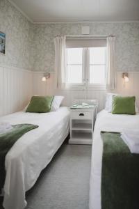 Twin Room with Shared Toilet room in Hotell Klockargården
