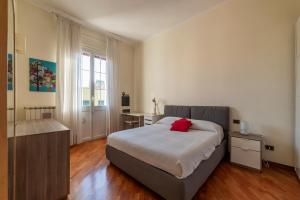 Bright Apartment near Piazza Bologna