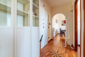 Bright Apartment near Piazza Bologna
