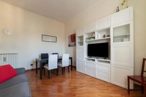 Bright Apartment near Piazza Bologna