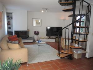 Casa Gialla by Fewotessin